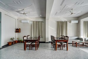 Dining - Deluxehotel laxmi palace (Jaipur)