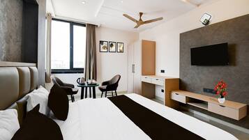 1 bedroom, desk, bed sheets