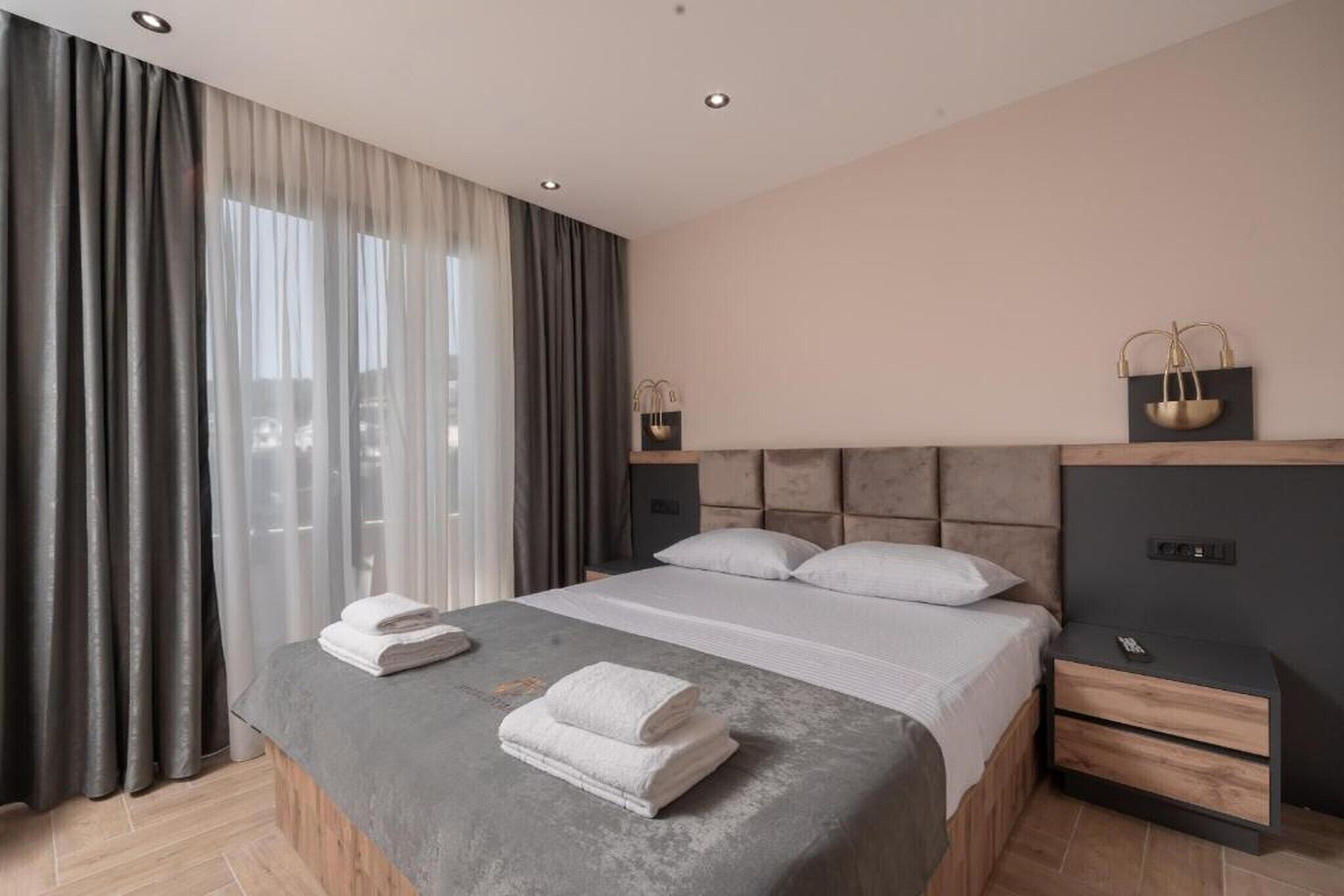 Travel cot, free WiFi, bed sheets
