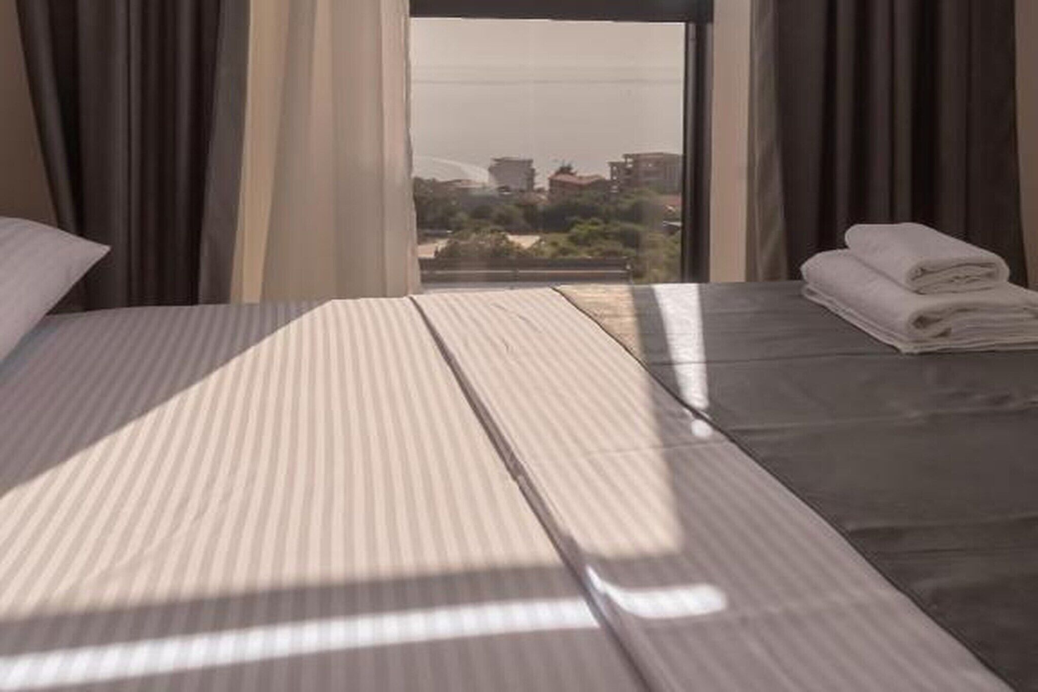 Cuna de viaje, wifi gratis y ropa de cama 