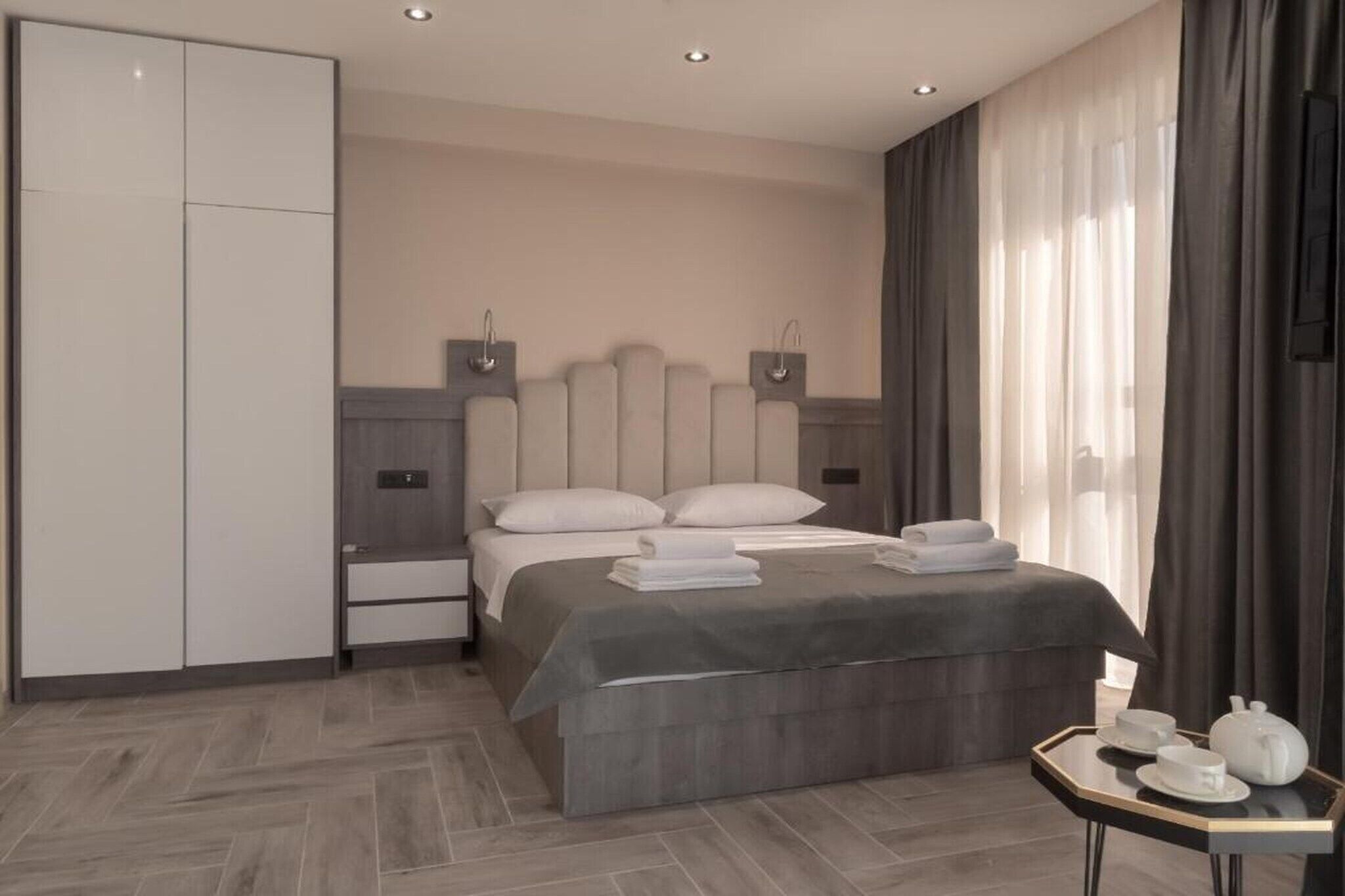 Berço de viagem, Wi-Fi de cortesia, roupa de cama