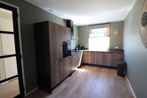 Refrigerador, horno, placa de cocina, lavavajillas