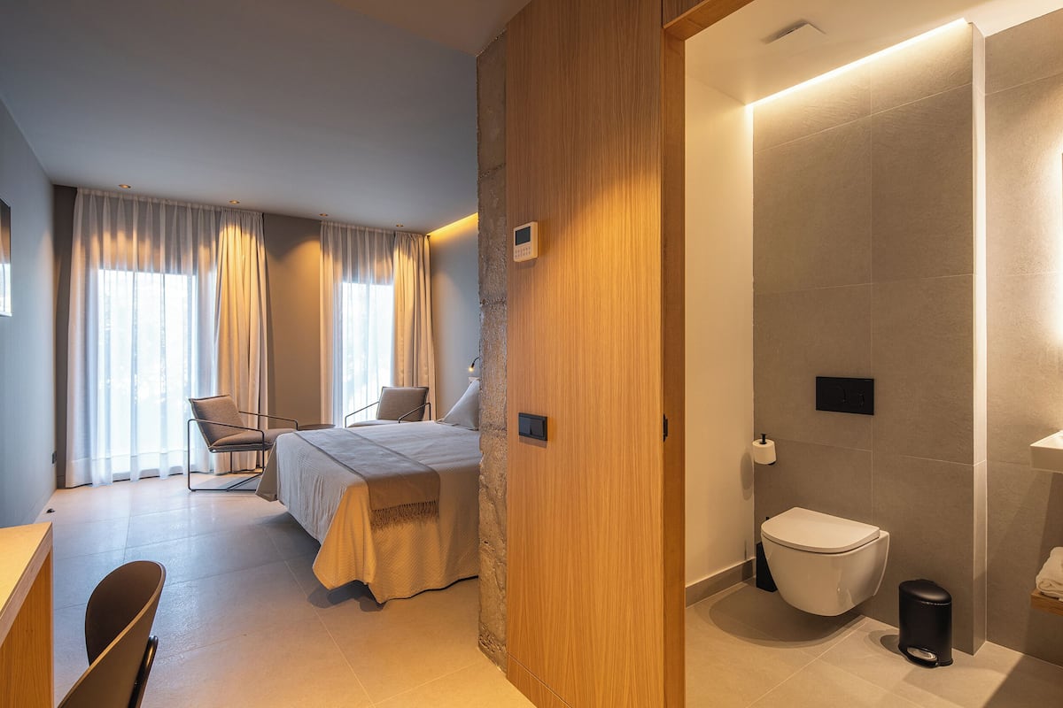พรีเมียมอพาร์ทเมนท์, วิวสวน | เครื่องนอนระดับพรีเมียม, โต๊ะทำงาน, พื้นที่ทำงานแบบใช้แล็ปท็อป