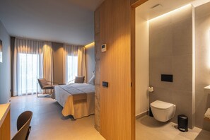 พรีเมียมอพาร์ทเมนท์, วิวสวน | โต๊ะทำงาน, พื้นที่ทำงานแบบใช้แล็ปท็อป, Wi-Fi ฟรี