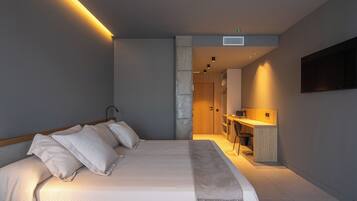 Apartamento Premium, vistas al jardín | Ropa de cama de alta calidad y escritorio