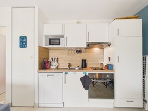 Refrigerador, microondas, horno y lavavajillas 