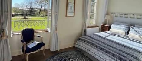 WiFi, bed sheets