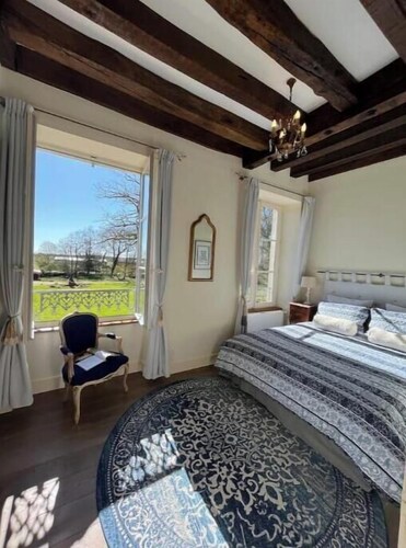 Petite Chambre – Charming Château Room with Garden Views