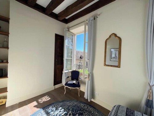 Petite Chambre – Charming Château Room with Garden Views