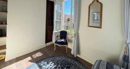 Petite Chambre â Charming ChĂąteau Room with Garden Views