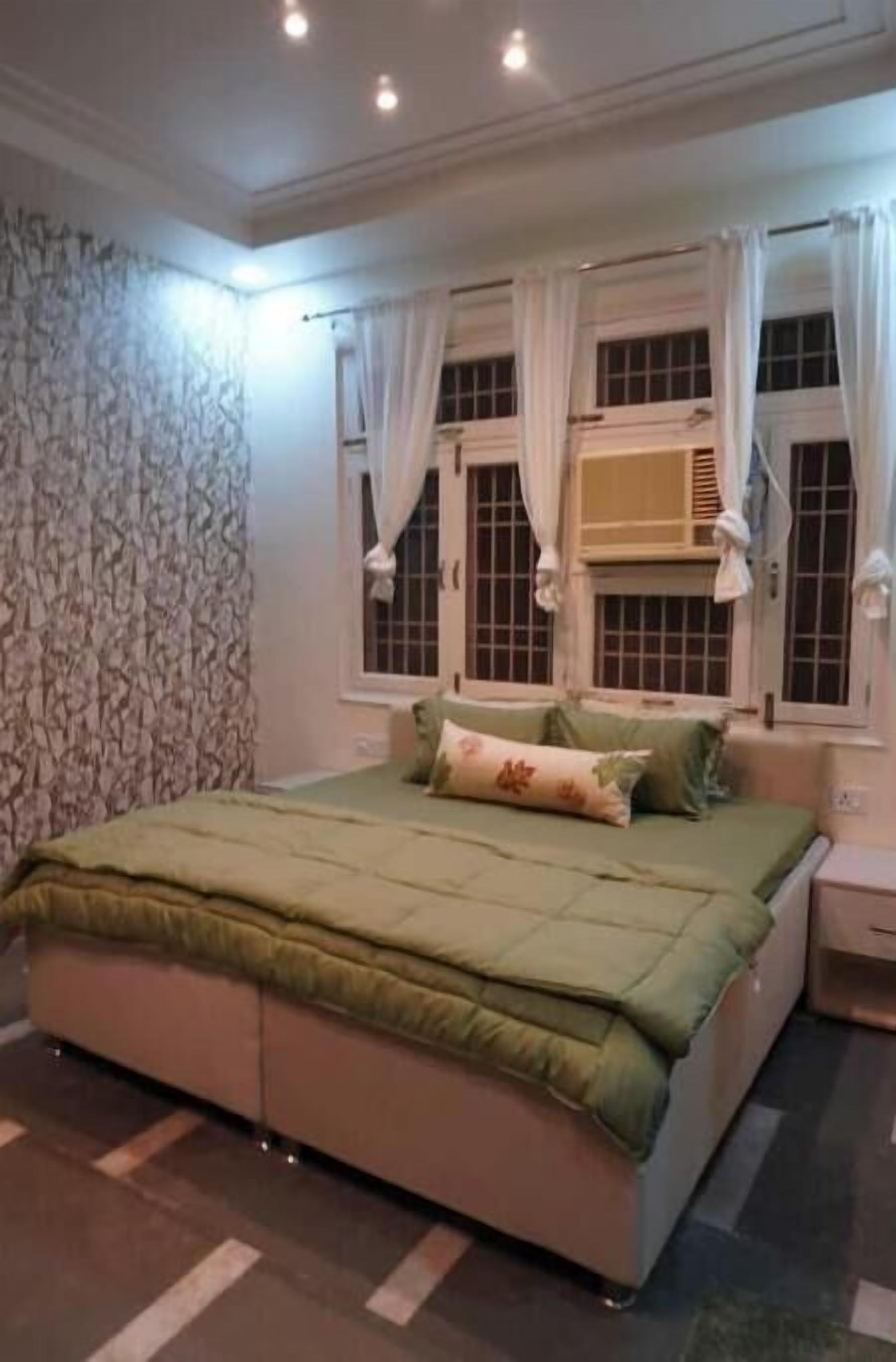 2 bedrooms, WiFi, bed sheets, wheelchair access