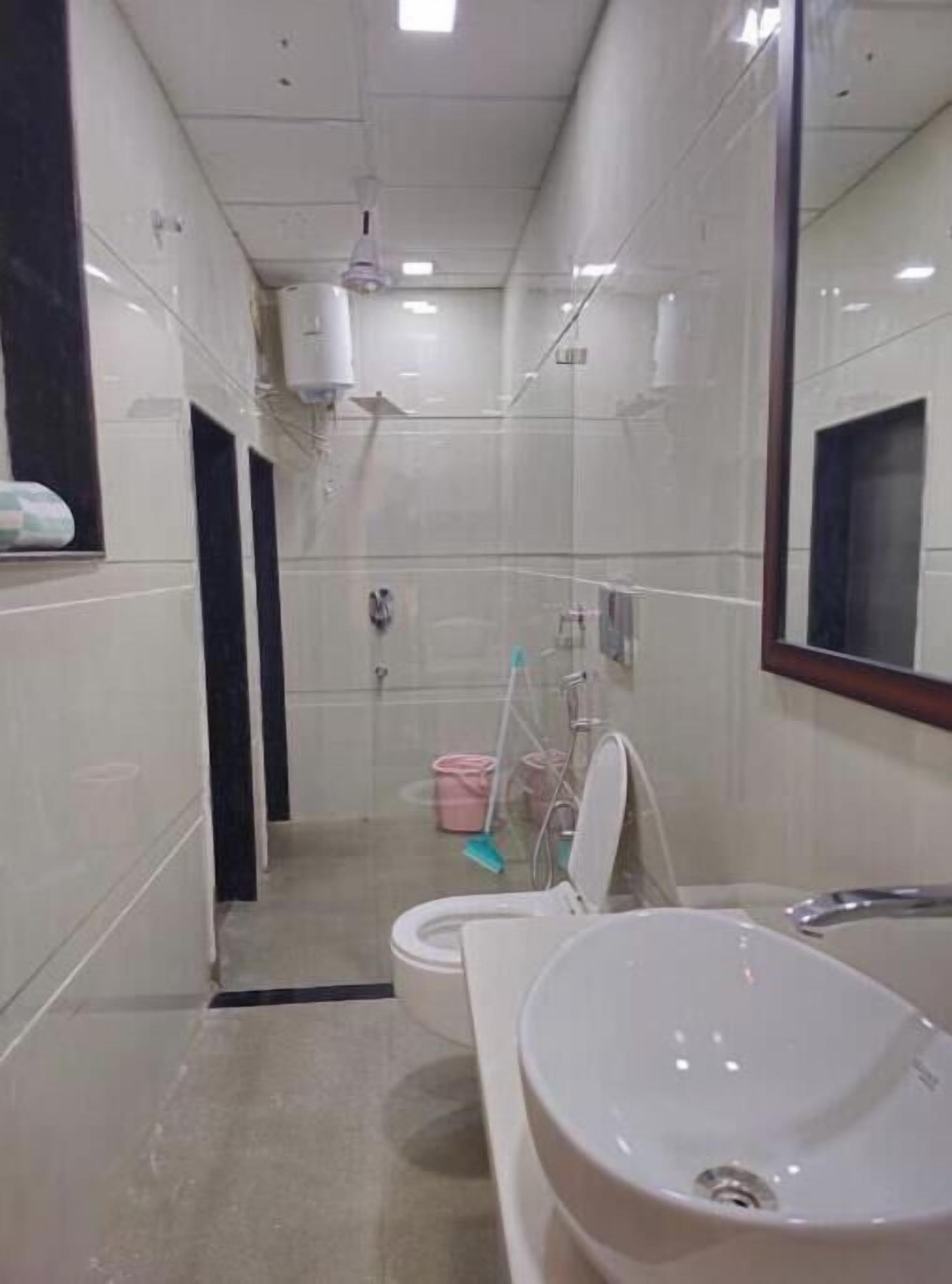 ビデ、タオル、石鹸、トイレットペーパー