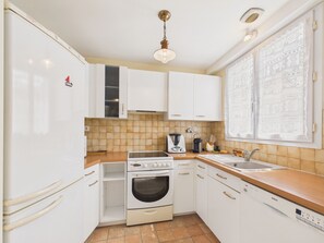 Kühlschrank, Mikrowelle, Ofen, Geschirrspüler