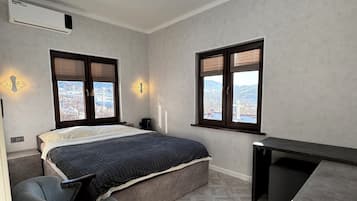 Suite, Courtyard View