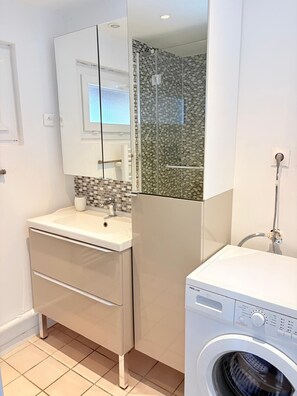 Shower, hair dryer - St Cyprien Elegant bathed in light near the beach (Saint-Cyprien)