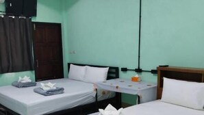 A hotel room with two beds, a desk, and a wardrobe. - Dee-maak Hostel (Ko Pha-ngan)