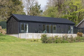 Exterior - Rookery Lodge is Laid back luxury in 9 acres of countryside right near the beach (Kilkhampton)