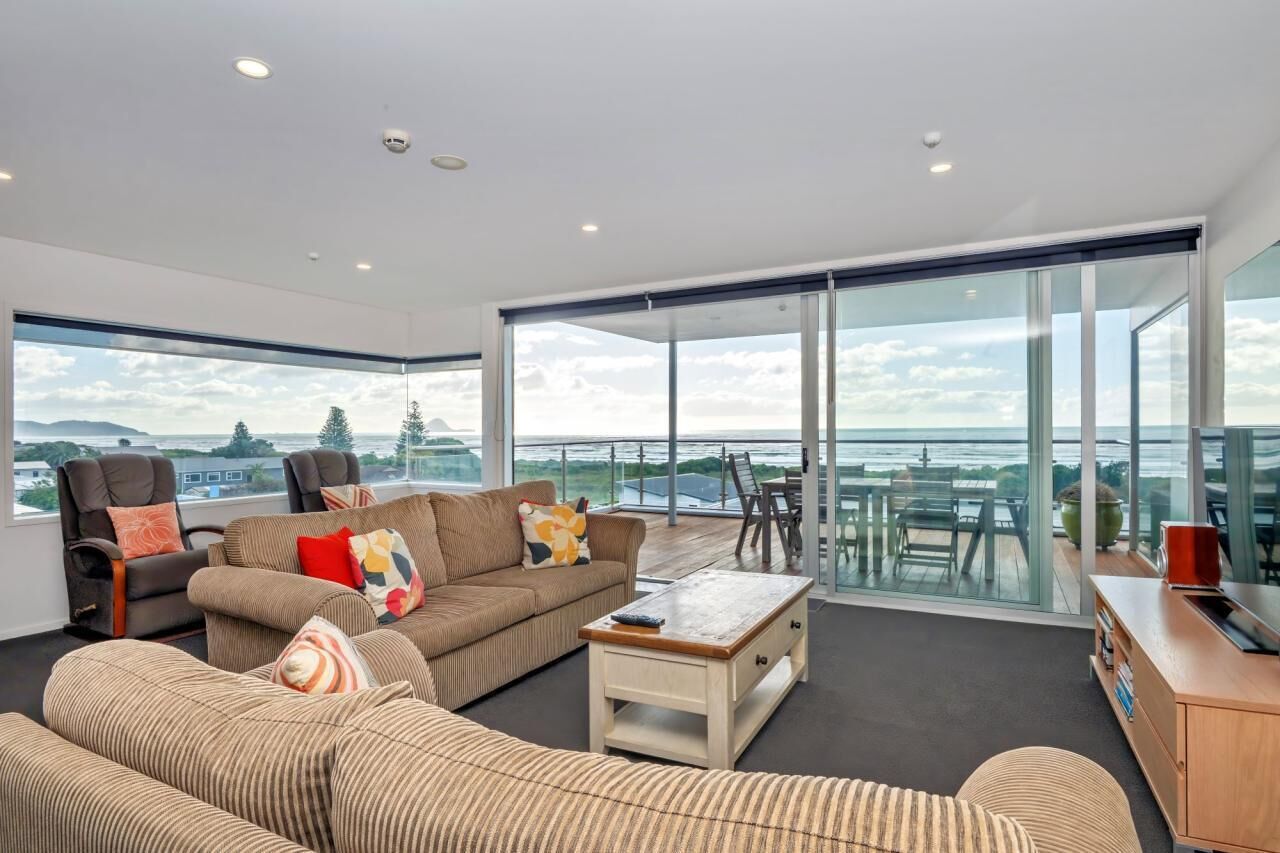 Deluxe Penthouse, Balcony, Ocean View | Living area
