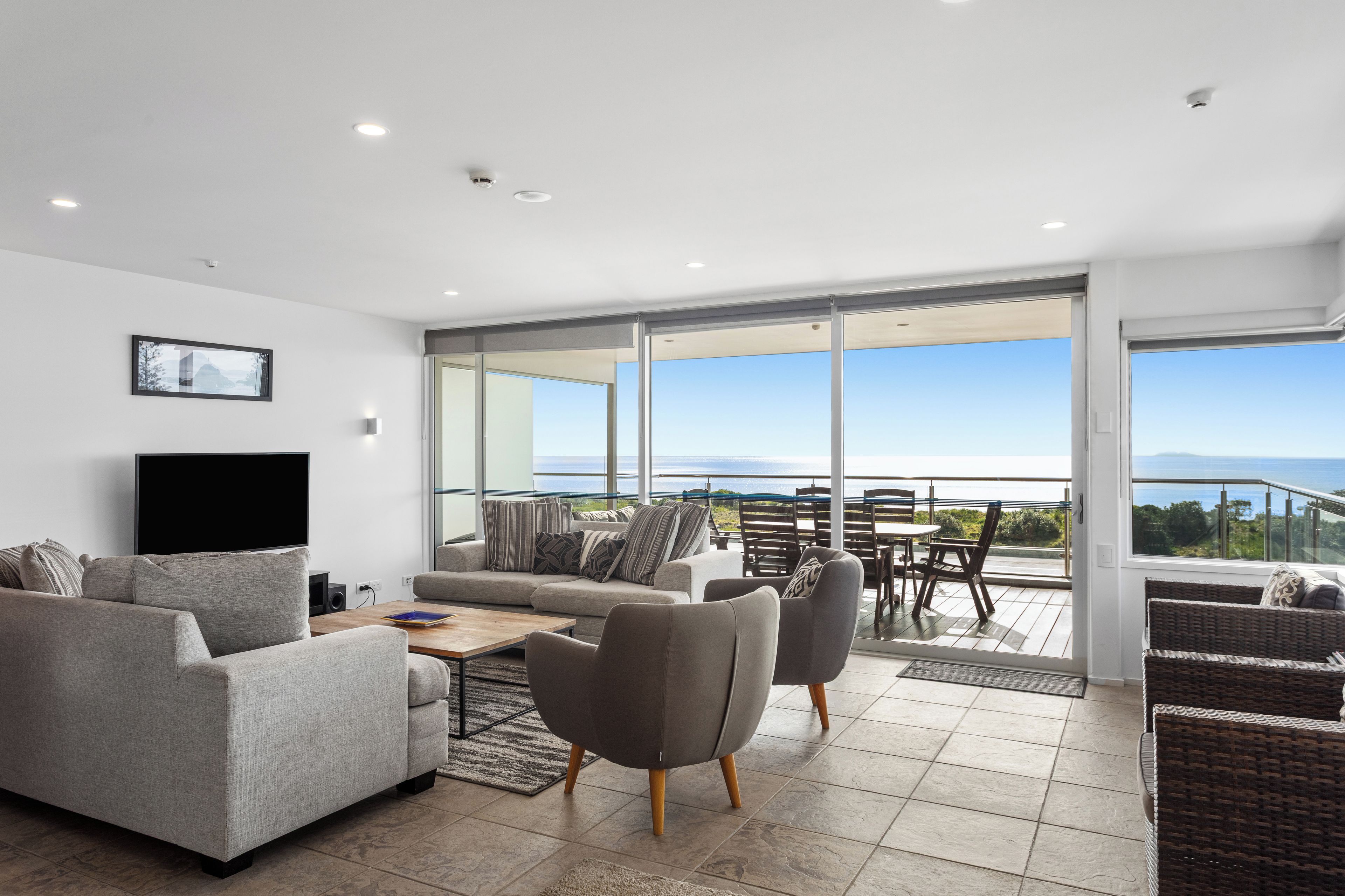 Deluxe Penthouse, Balcony, Ocean View | Living area