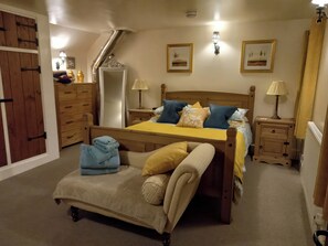 Room - TRELAKE COTTAGE, pet friendly, with open fire in Tintagel (Tintagel)