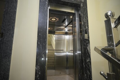 Hotel Nemi Residency