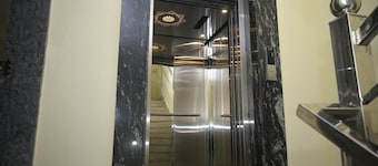 Hotel Nemi Residency