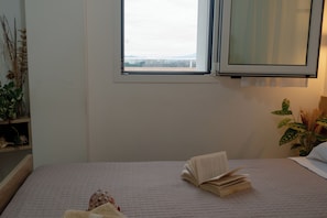 Habitación Deluxe con 1 cama matrimonial o 2 individuales, vista al mar | Caja de seguridad en la habitación, escritorio y wifi gratis 