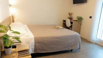 Junior Studio Suite, Sea View | In-room safe, desk, free WiFi