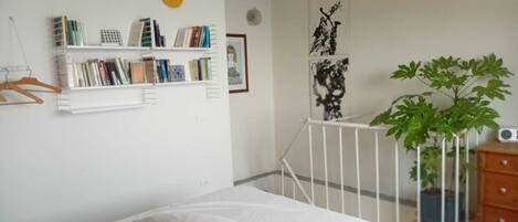 WiFi, bed sheets