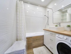 Căn hộ Deluxe, ban công, quang cảnh sân vườn | Phòng tắm
