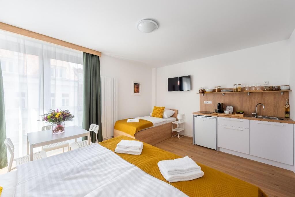 Classic Triple Room | Desk, blackout curtains, soundproofing, travel cot