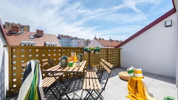 Suite, Balcony | Outdoor dining