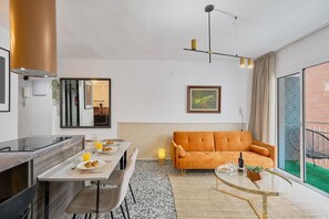 TV - Rafaela Málaga by Lovely Home (Málaga)