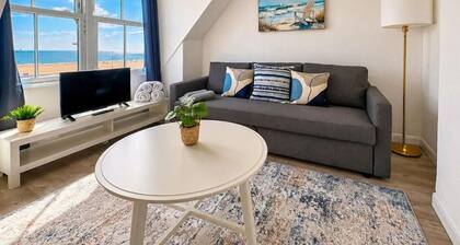 Marine Parade - Beach Apartment