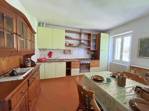 Apartment | Private kitchen - Lakeview Apartment in Luino for 4 (Luino)