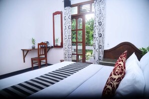 Desk, iron/ironing board, free WiFi - Travel Rest Inn (Ella)