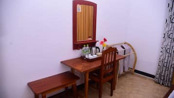 Comfort Double Room, Balcony, Garden View | Dining