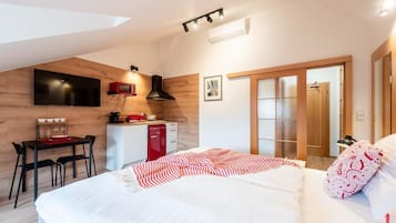 Classic Double Room, City View | Blackout drapes, soundproofing, free WiFi