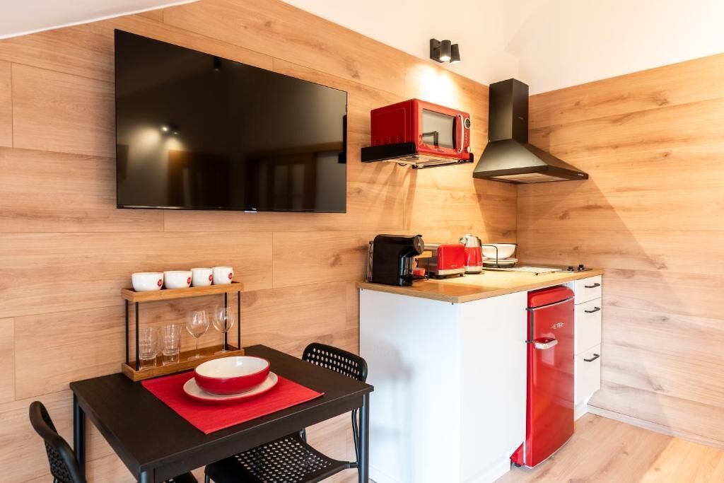 Classic Double Room, City View | Private kitchen