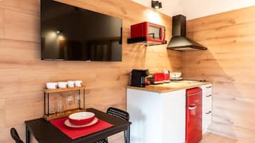 Classic Double Room, City View | Private kitchen