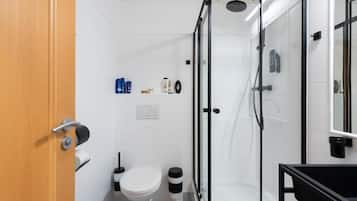 Classic Double Room, City View | Bathroom