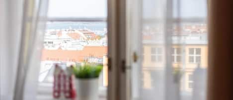 Family Room, City View | City view