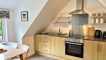 Cottage | Private kitchen | Cookware/dishes/utensils