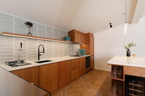 Private kitchen - Luxury-3-bedroom Apartment with Private Rooftop Terrace, Sauna,Hot Tub in Pärnu (Pärnu)
