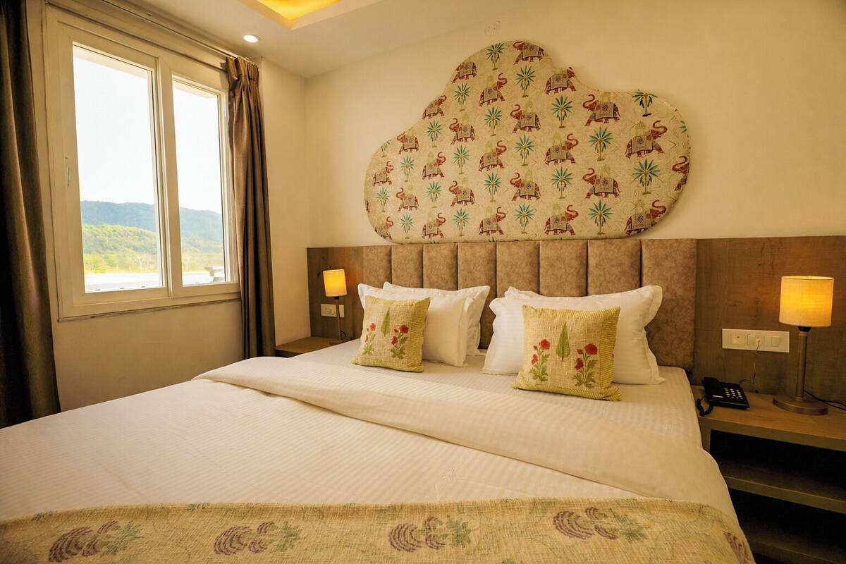 Ropa de cama de alta calidad, colchones con pillow-top y minibar 