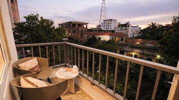 Deluxe Double Room, Non Smoking, Haiwan Kesayangan Dibenarkan | Tempat makan luar