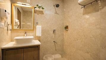 Premium Double Room, River View | Bilik Mandi