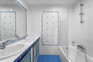 Douche, serviettes fournies