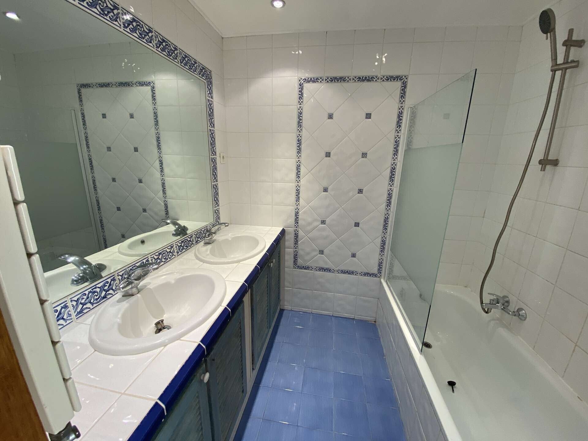Douche, serviettes fournies