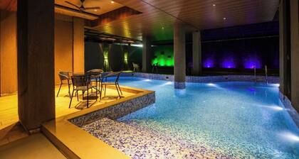 Pearl Drops Villa – Luxury Poolside Retreat Perfect for Parties & Getaways